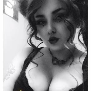 Meet your Posher, Elyssa